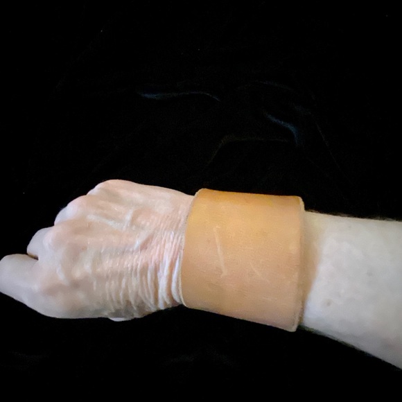 Leather cuff - Picture 2 of 6